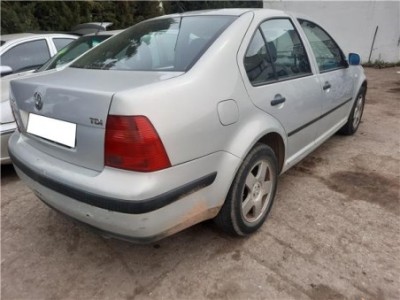 Volkswagen Bora Berlina  1 9 Conceptline [1 9 Ltr  - 66 kW TDI] 2