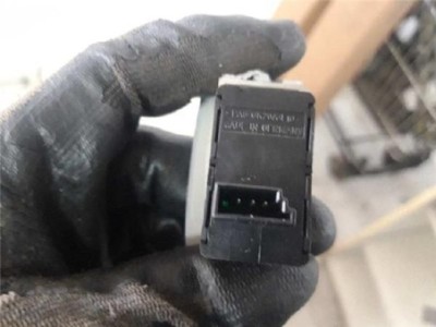 Botonera Puerta Trasera Izquierda BMW SERIE 1 BERLINA 2 0 Turbodiesel