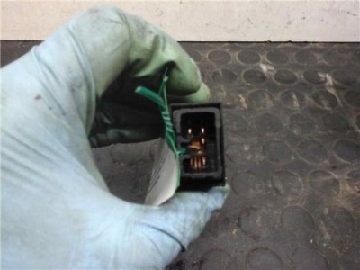 Botonera Puerta Trasera Derecha Kia SORENTO 2 5 CRDi