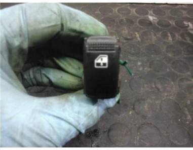 Botonera Puerta Trasera Derecha Kia SORENTO 2 5 CRDi 