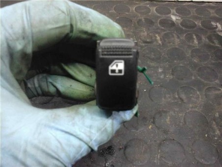 Botonera Puerta Trasera Derecha Kia SORENTO 2 5 CRDi 