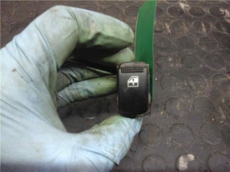 Botonera Puerta Trasera Izquierda Kia SORENTO 2 5 CRDi 