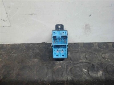 Botonera Puerta Trasera Derecha Kia CARENS 2 0 CRDi 