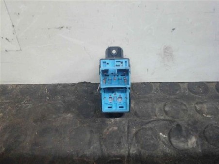 Botonera Puerta Trasera Derecha Kia CARENS 2 0 CRDi 