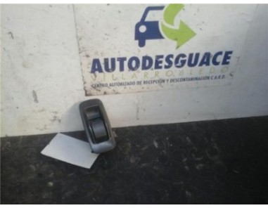 Botonera Puerta Trasera Derecha Toyota COROLLA VERSO 2 2 Turbodiesel 