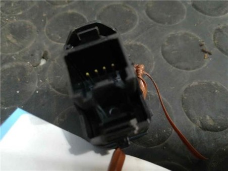 Botonera Puerta Trasera Derecha Ford FOCUS LIM  *