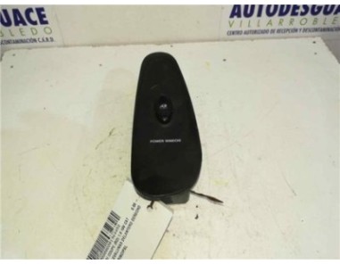 Botonera Puerta Delantera Derecha Hyundai COUPE 1 6 16V  Botonera Puerta Delantera Derecha Hyundai COUPE 1 6 16V
