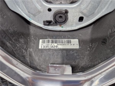 Volante Opel Astra J Berlina 5p  2 0 Cosmo [2 0 Ltr  - 118 kW 16V CDTI]