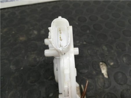 Cerradura Porton Toyota AURIS 2 0 D-4D 