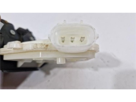 Cerradura Porton Toyota Yaris  1 3 Active [1 3 Ltr  - 73 kW 16V CAT]