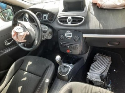 Renault Clio III  1 5 dCi  2