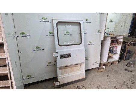 Puerta Trasera Izquierda Mercedes-Benz 100 Furgón  D 