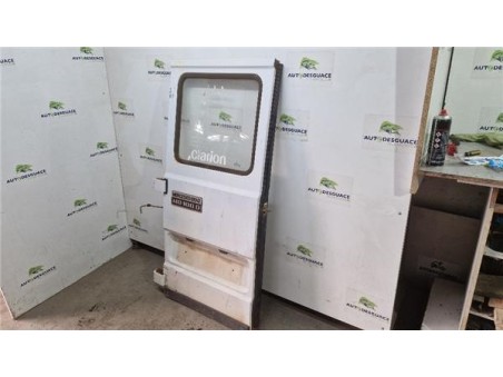 Puerta Trasera Izquierda Mercedes-Benz 100 Furgón  D 