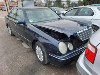 Mercedes-Benz Clase E  Berlina  2 8 280  [2 8 Ltr  - 150 kW V6 18V CAT] 2