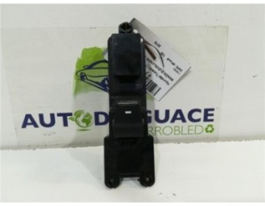 MANDO ELEVALUNAS TRASERO DERECHO Hyundai Tucson  1 6 Style 2WD [1 6 Ltr  - 100 kW CRDi CAT ]