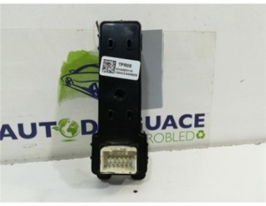 MANDO ELEVALUNAS TRASERO DERECHO Hyundai Tucson  1 6 Style 2WD [1 6 Ltr  - 100 kW CRDi CAT ]