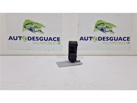 MANDO ELEVALUNAS TRASERO IZQUIERDO Mazda 3 Berlina / Sedán  2 2 Evolution [2 2 Ltr  - 110 kW Turbodiesel CAT]