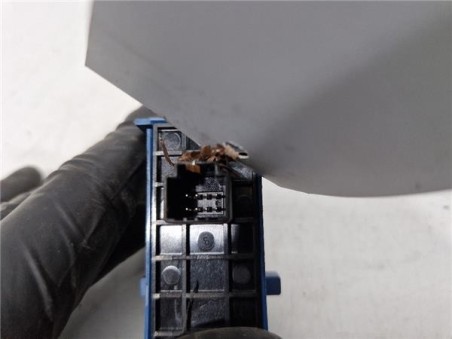 MANDO ELEVALUNAS TRASERO IZQUIERDO Toyota Verso  2 2 Advance [2 2 Ltr  - 110 kW D-4D CAT]