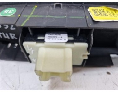 MANDO ELEVALUNAS DELANTERO DERECHO Renault Captur I  1 5 Dynamique [1 5 Ltr  - 66 kW dCi Diesel FAP Energy]