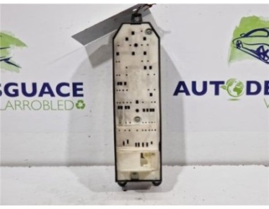 MANDO ELEVALUNAS DELANTERO IZQUIERDO Toyota Auris  1 4 D-4D