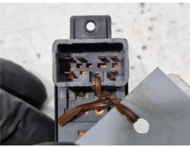 MANDO ELEVALUNAS TRASERO DERECHO Ssangyong KORANDO 2 0 