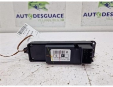 MANDO ELEVALUNAS DELANTERO DERECHO Mazda 3 Sedán  1 6 DI Turbo