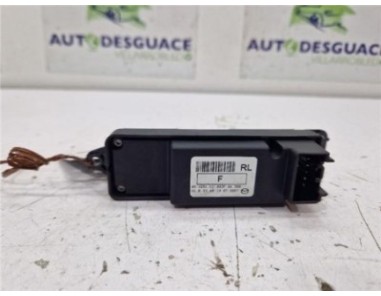 MANDO ELEVALUNAS TRASERO IZQUIERDO Mazda 3 Sedán  1 6 DI Turbo