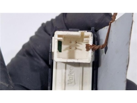 MANDO ELEVALUNAS DELANTERO DERECHO Opel Crossland X  1 2 Design Line [1 2 Ltr  - 81 kW]