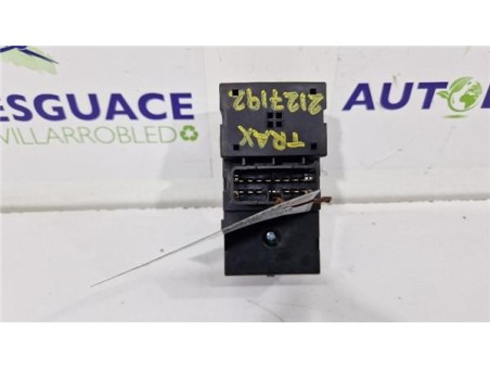 MANDO ELEVALUNAS DELANTERO IZQUIERDO Chevrolet Trax  1 7 LS+ [1 7 Ltr  - 96 kW Diesel CAT]