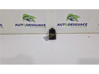 MANDO ELEVALUNAS DELANTERO DERECHO Chevrolet Trax  1 7 LS+ [1 7 Ltr  - 96 kW Diesel CAT]