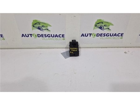 MANDO ELEVALUNAS DELANTERO DERECHO Chevrolet Trax  1 7 LS+ [1 7 Ltr  - 96 kW Diesel CAT]