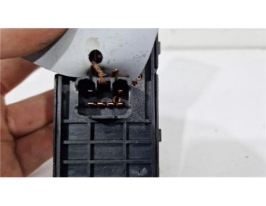 MANDO ELEVALUNAS DELANTERO DERECHO Chevrolet Trax  1 7 LS+ [1 7 Ltr  - 96 kW Diesel CAT]