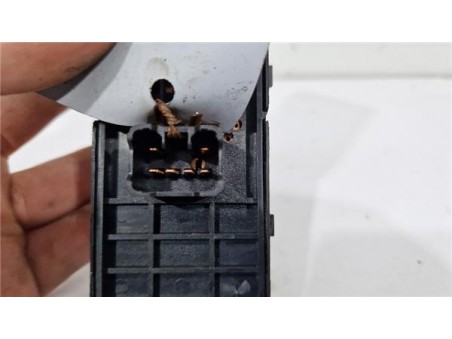 MANDO ELEVALUNAS DELANTERO DERECHO Chevrolet Trax  1 7 LS+ [1 7 Ltr  - 96 kW Diesel CAT]