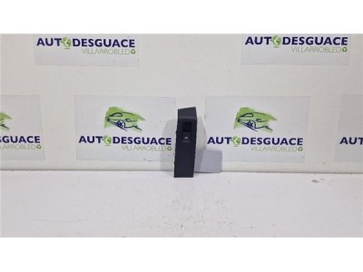 MANDO ELEVALUNAS TRASERO DERECHO Skoda Fabia  1 0 Business [1 0 Ltr  - 55 kW MPI]