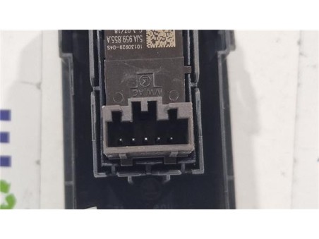 MANDO ELEVALUNAS TRASERO DERECHO Skoda Fabia  1 0 Business [1 0 Ltr  - 55 kW MPI]