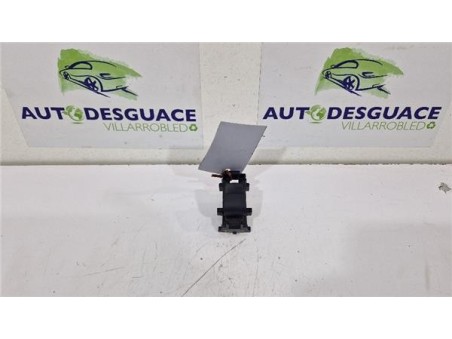 MANDO ELEVALUNAS TRASERO DERECHO Toyota Yaris  1 3 Active [1 3 Ltr  - 73 kW 16V CAT]