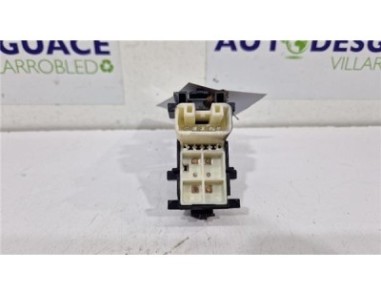 MANDO ELEVALUNAS TRASERO DERECHO Toyota Yaris  1 3 Active [1 3 Ltr  - 73 kW 16V CAT]