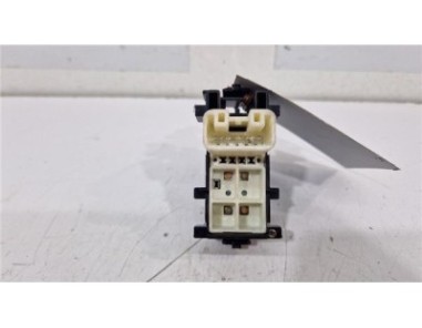 MANDO ELEVALUNAS TRASERO IZQUIERDO Toyota Yaris  1 3 Active [1 3 Ltr  - 73 kW 16V CAT]