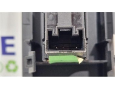 MANDO ELEVALUNAS DELANTERO DERECHO Volkswagen Passat Berlina  1 8 Advance [1 8 Ltr  - 118 kW 16V TSI]