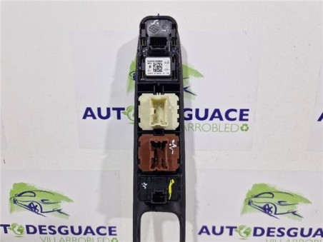 MANDO ELEVALUNAS DELANTERO IZQUIERDO Renault Captur I  1 5 Dynamique [1 5 Ltr  - 66 kW dCi Diesel FAP Energy]