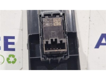 MANDO ELEVALUNAS DELANTERO DERECHO Skoda Fabia  1 0 Business [1 0 Ltr  - 55 kW MPI]