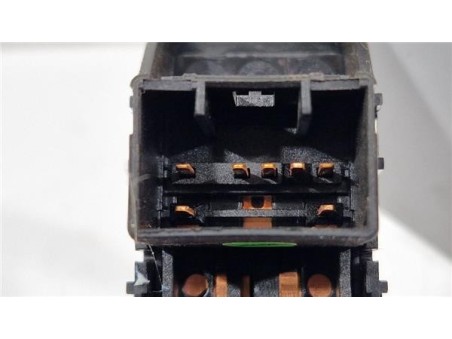 MANDO ELEVALUNAS DELANTERO DERECHO Hyundai Kona  1 0 Essence 2WD [1 0 Ltr  - 88 kW TGDI CAT]