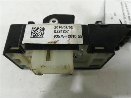 MANDO ELEVALUNAS DELANTERO DERECHO Hyundai ELANTRA Sedán  1 6 CRDi