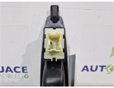 MANDO ELEVALUNAS TRASERO IZQUIERDO Renault Captur I  1 5 Dynamique [1 5 Ltr  - 66 kW dCi Diesel FAP Energy]