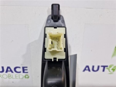 MANDO ELEVALUNAS TRASERO IZQUIERDO Renault Captur I  1 5 Dynamique [1 5 Ltr  - 66 kW dCi Diesel FAP Energy]