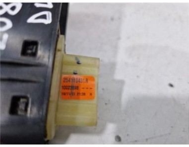 MANDO ELEVALUNAS DELANTERO IZQUIERDO Dacia Duster I  1 5 Ambiance 4x2 [1 5 Ltr  - 80 kW dCi Diesel FAP CAT]