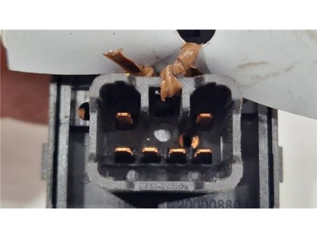 MANDO ELEVALUNAS TRASERO DERECHO Chevrolet Trax  1 7 LS+ [1 7 Ltr  - 96 kW Diesel CAT]