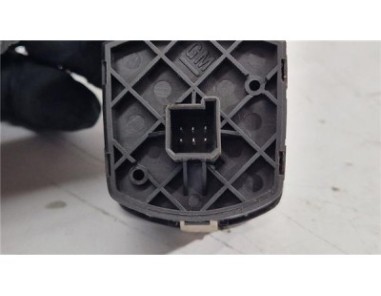 MANDO ELEVALUNAS DELANTERO DERECHO Opel Corsa E  1 4 120 Aniversario ecoFlex [1 4 Ltr  - 66 kW]