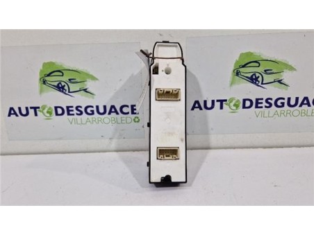 MANDO ELEVALUNAS DELANTERO IZQUIERDO Mazda 3 Berlina / Sedán  2 2 Evolution [2 2 Ltr  - 110 kW Turbodiesel CAT]