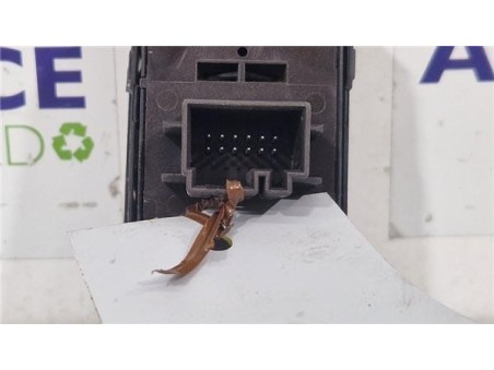 MANDO ELEVALUNAS DELANTERO IZQUIERDO Skoda Fabia  1 0 Business [1 0 Ltr  - 55 kW MPI]